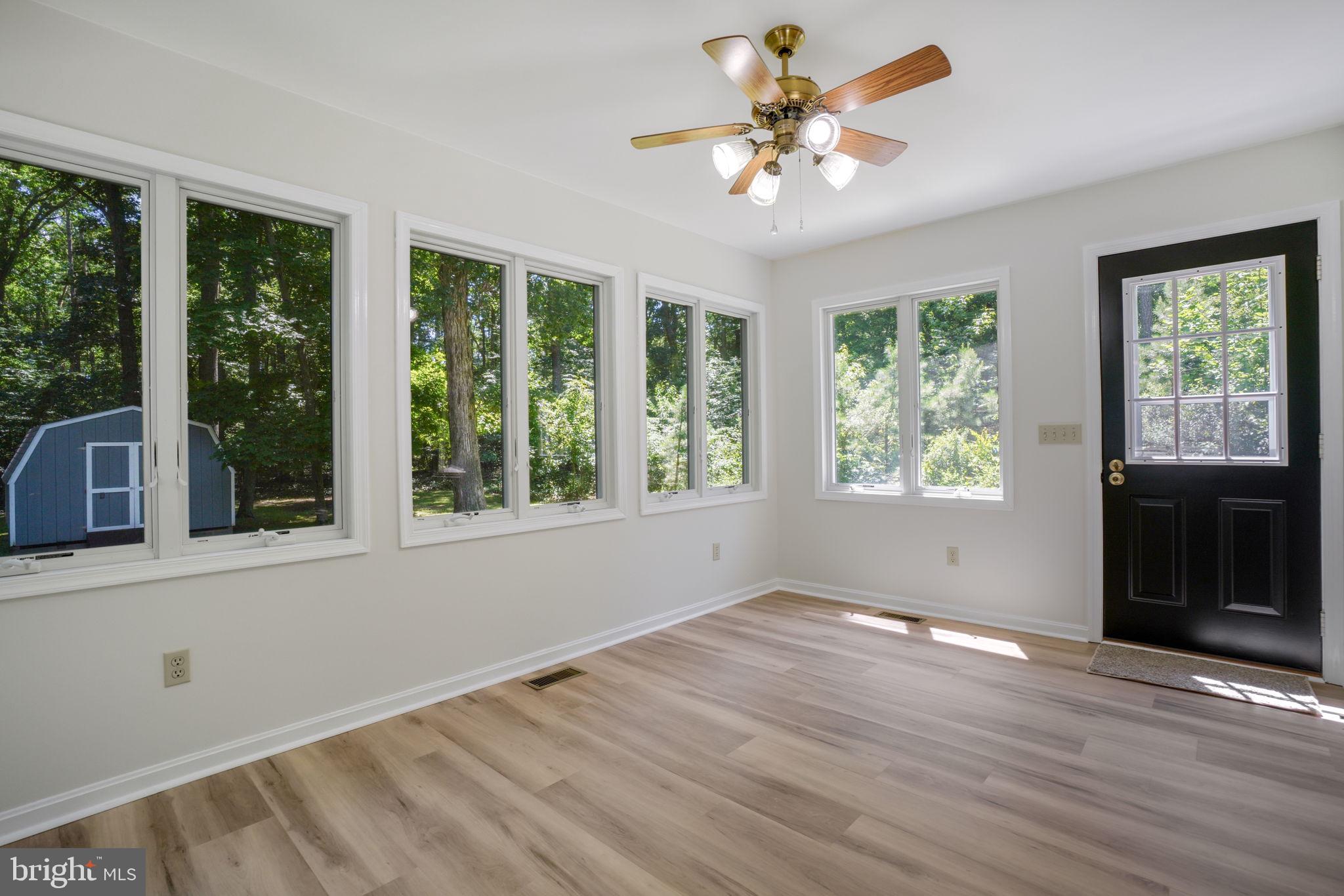 CAPTAIN'S COVE - Residential