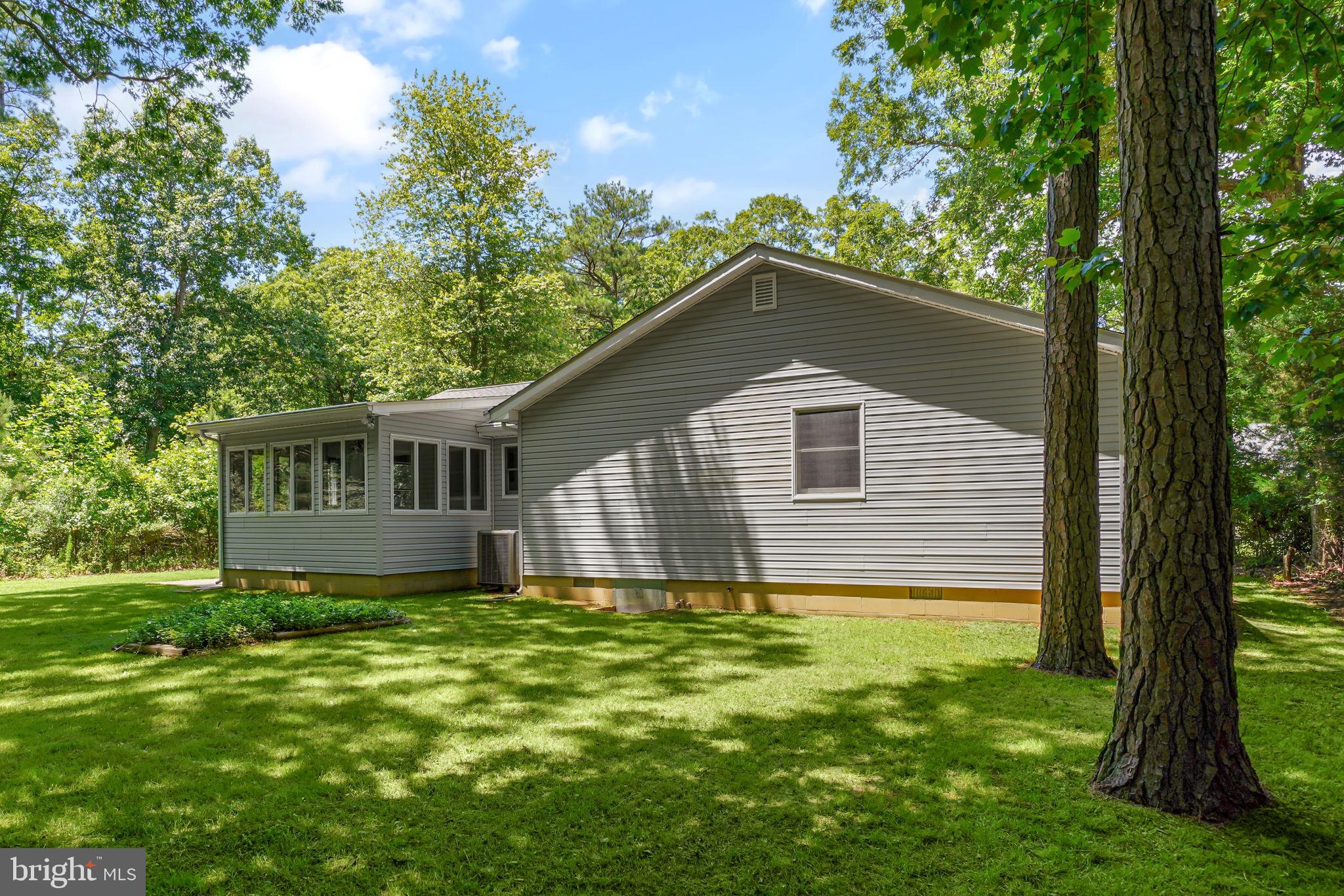 CAPTAIN'S COVE - Residential