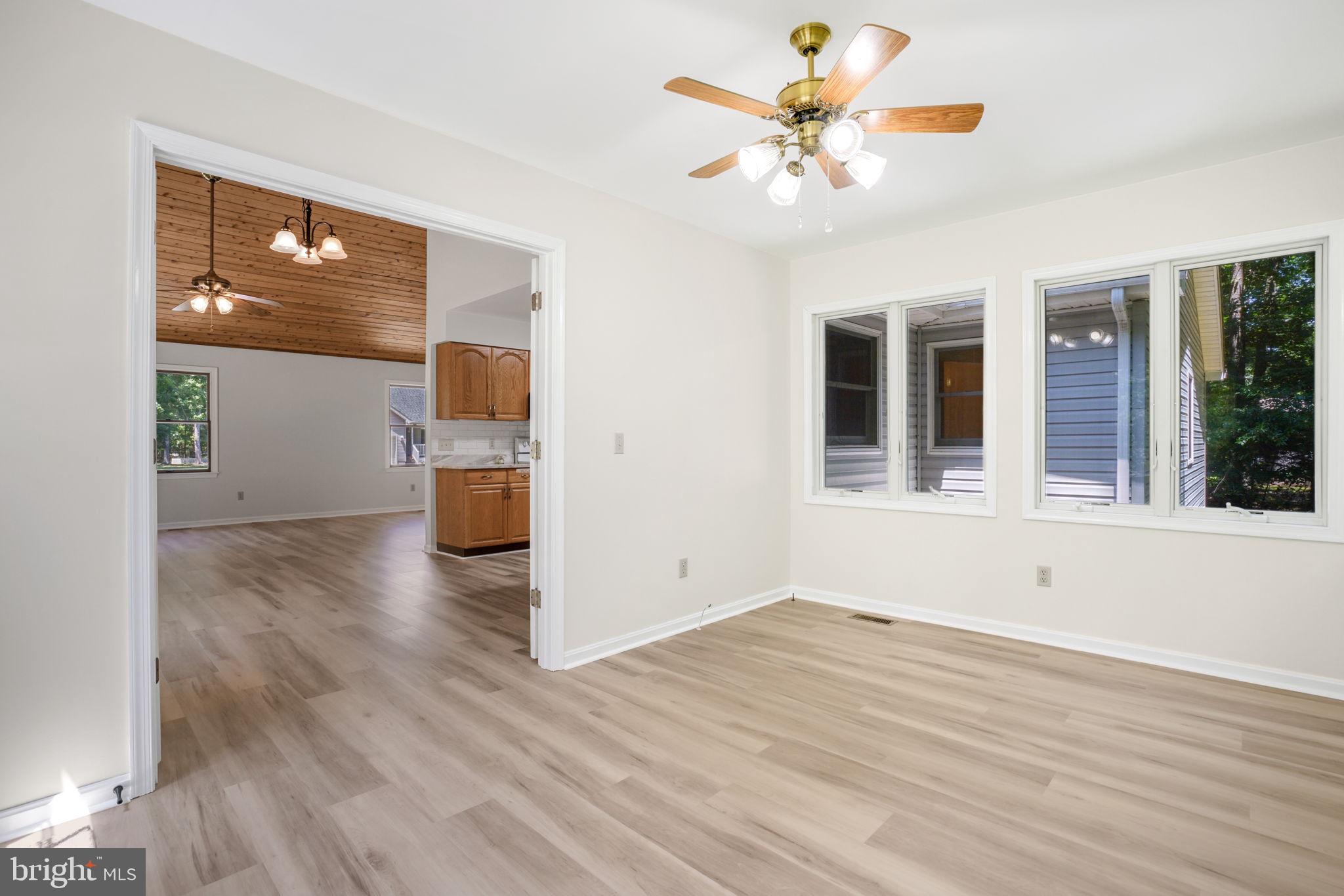 CAPTAIN'S COVE - Residential