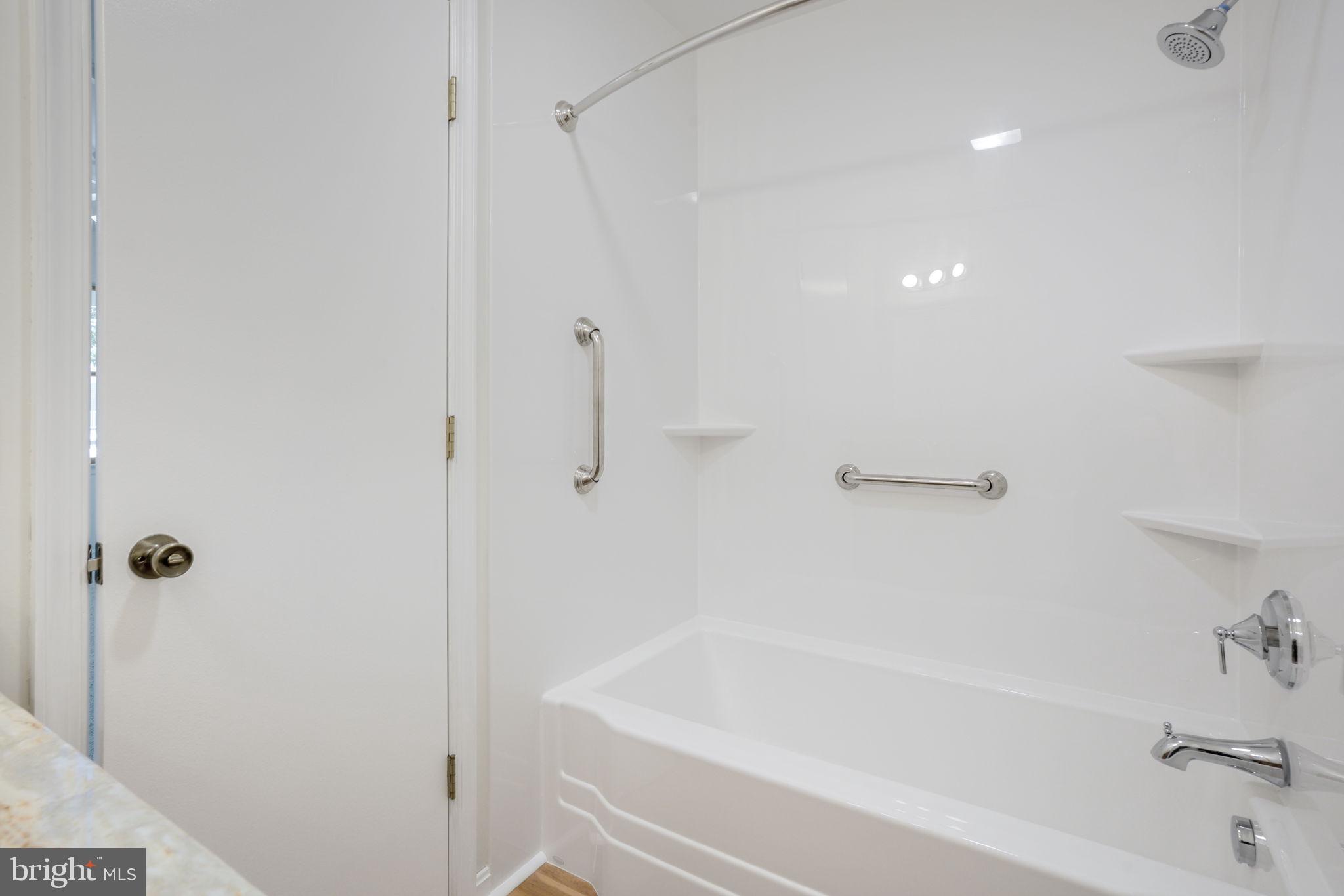 CAPTAIN'S COVE - Residential