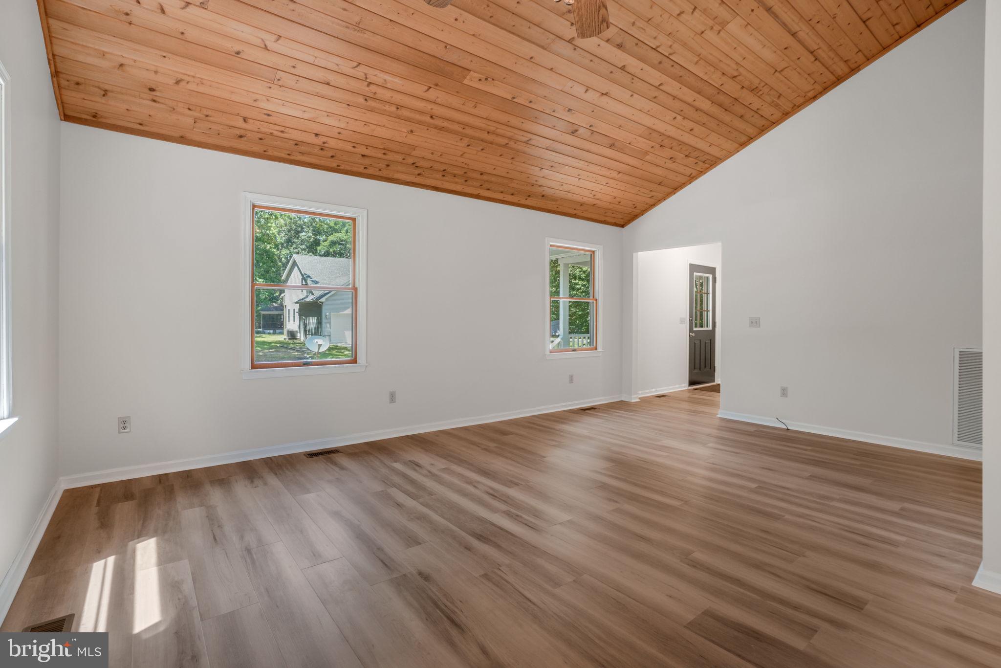 CAPTAIN'S COVE - Residential