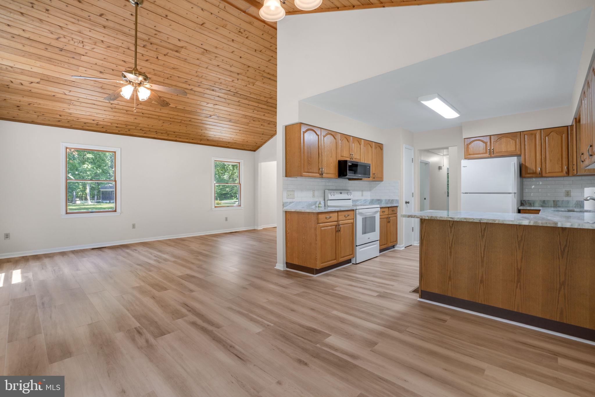 CAPTAIN'S COVE - Residential