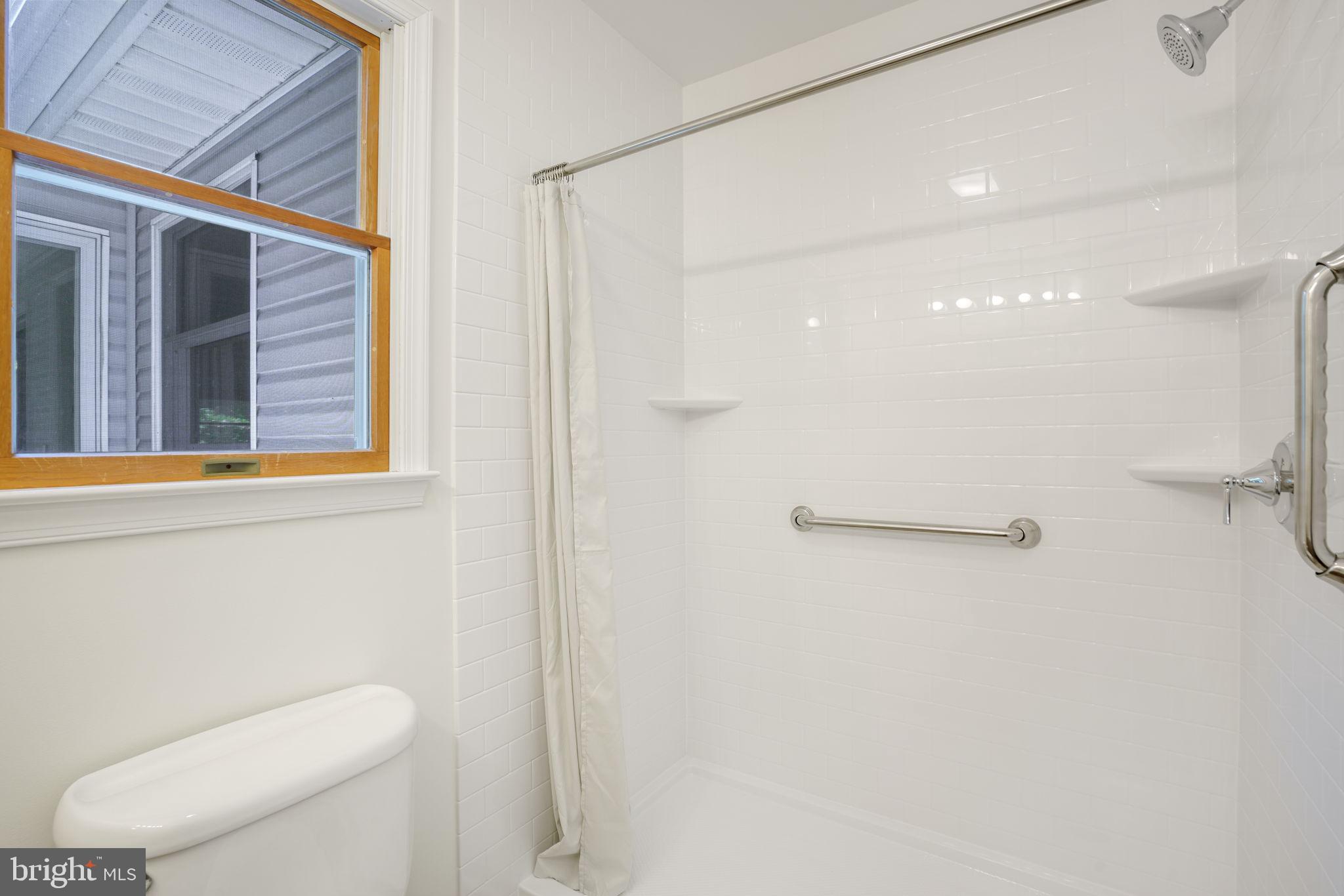 CAPTAIN'S COVE - Residential