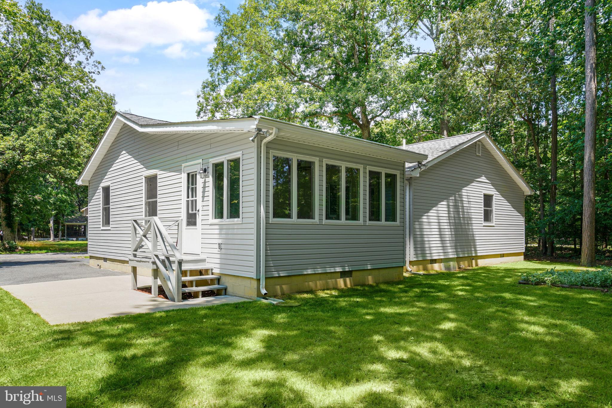 CAPTAIN'S COVE - Residential