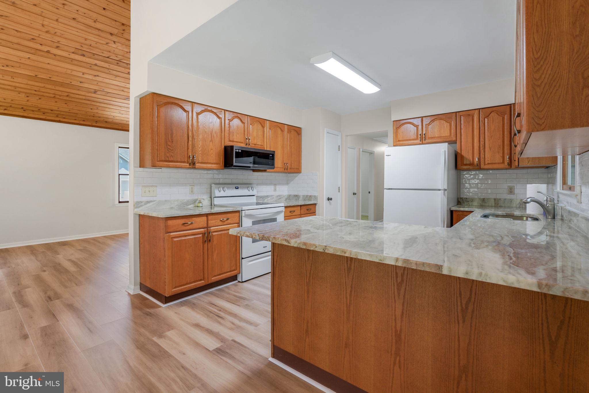 CAPTAIN'S COVE - Residential