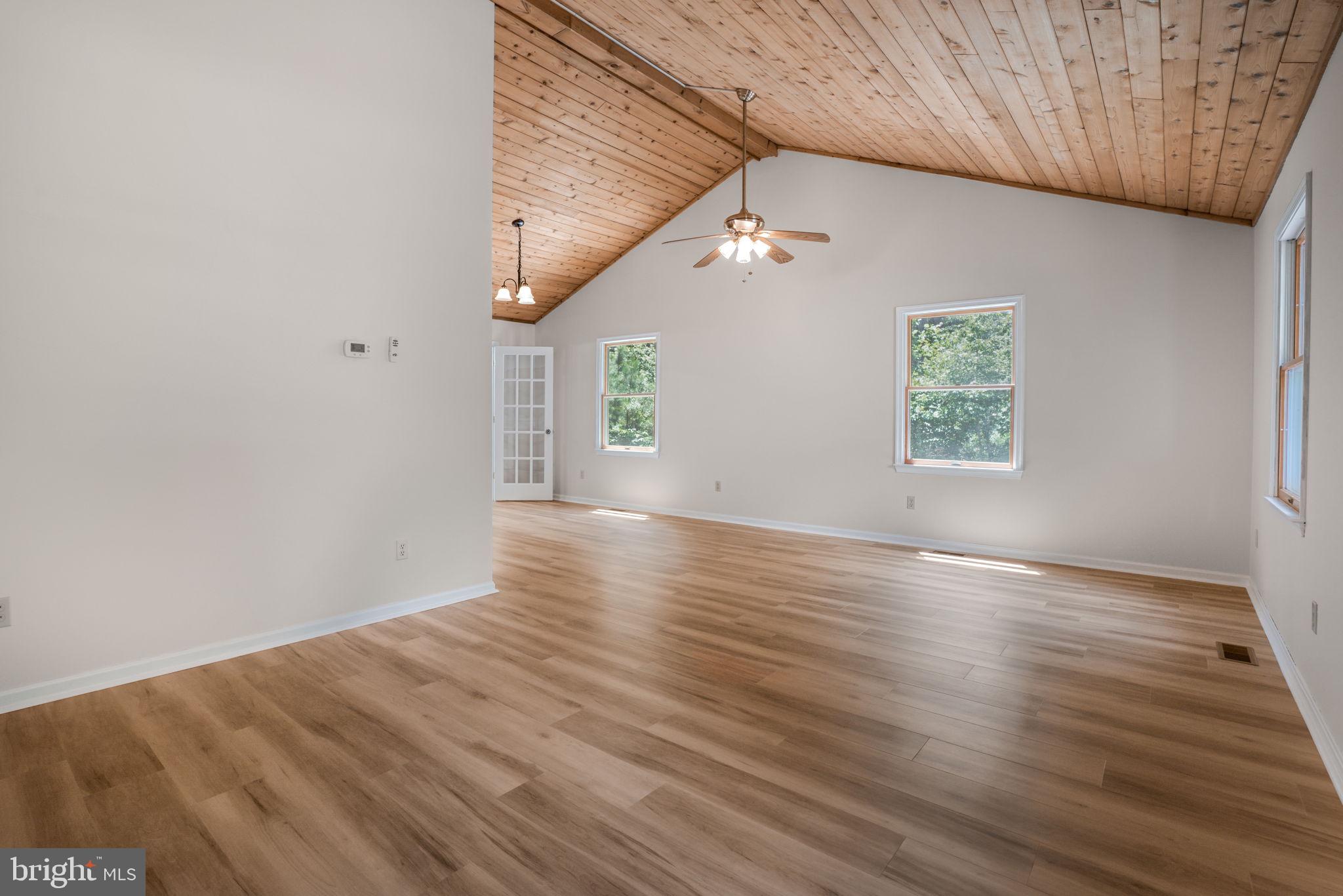 CAPTAIN'S COVE - Residential