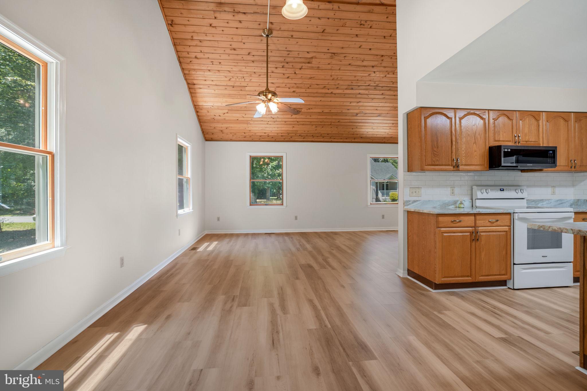 CAPTAIN'S COVE - Residential