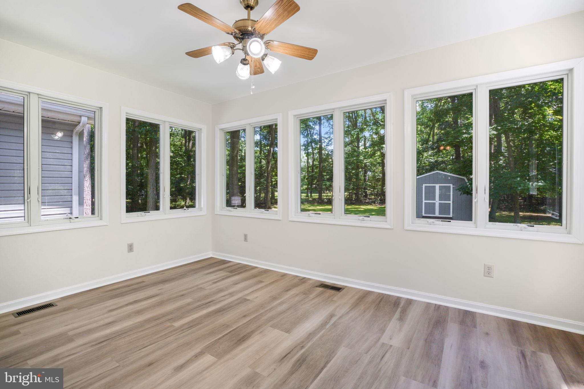 CAPTAIN'S COVE - Residential