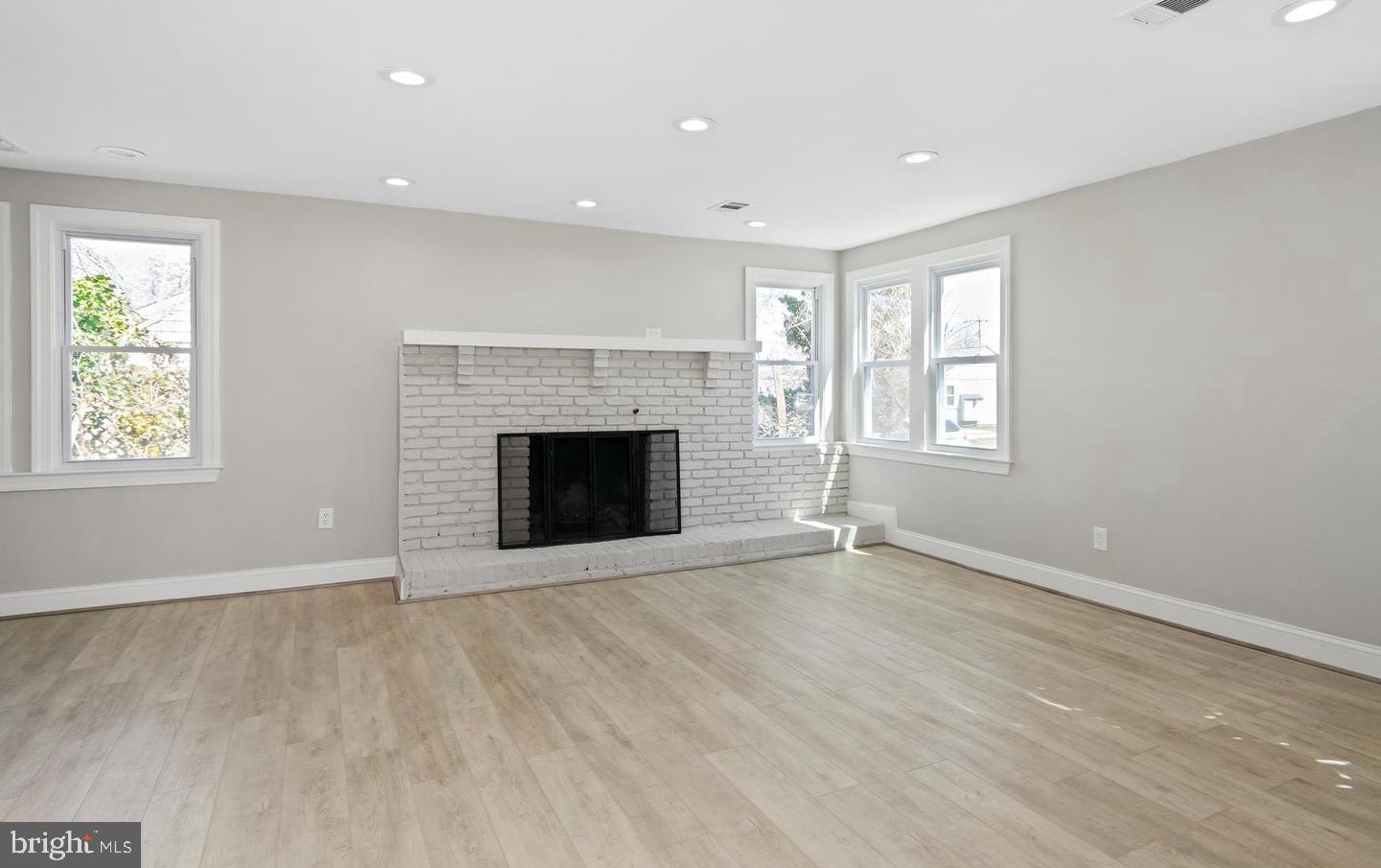 MUNROE GARDENS - Residential