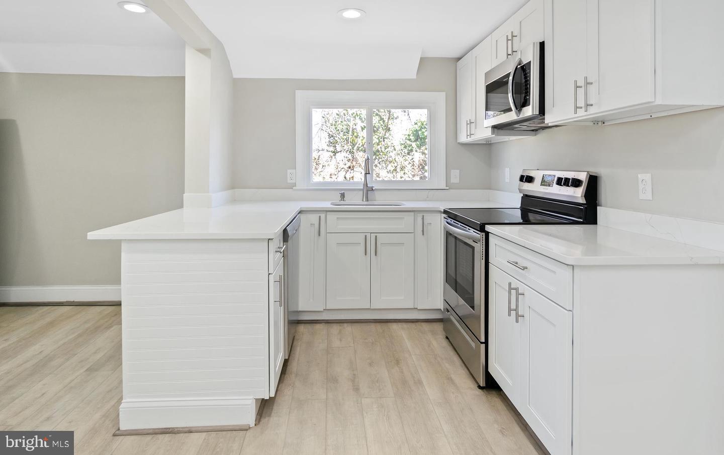 MUNROE GARDENS - Residential