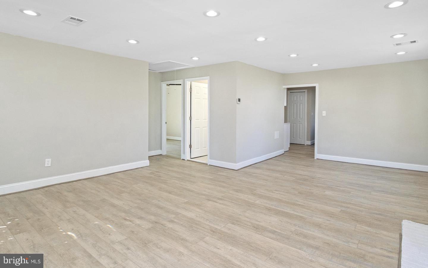 MUNROE GARDENS - Residential