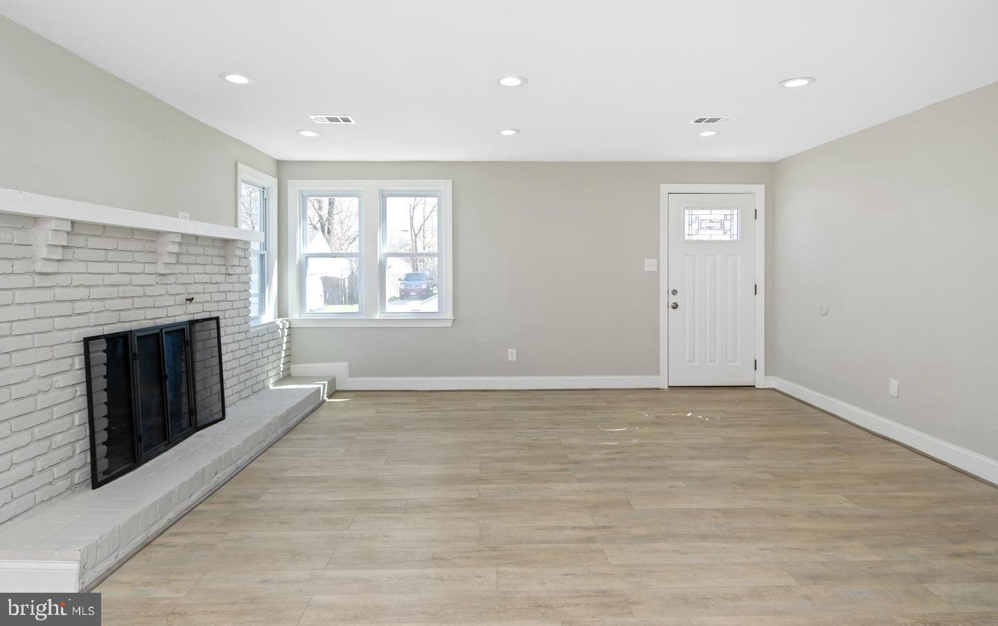 MUNROE GARDENS - Residential