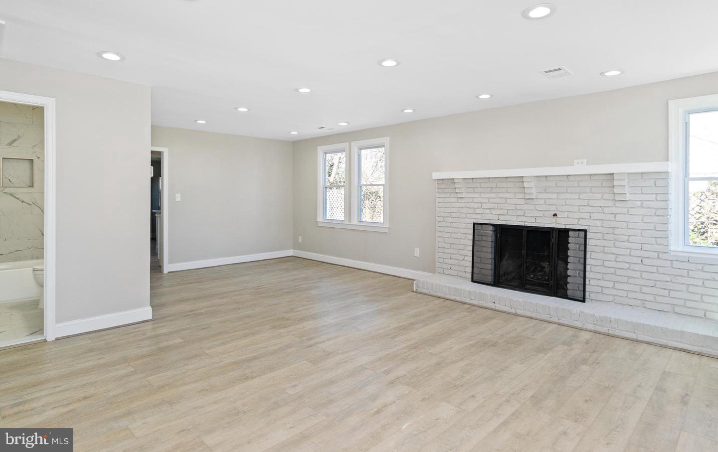 MUNROE GARDENS - Residential