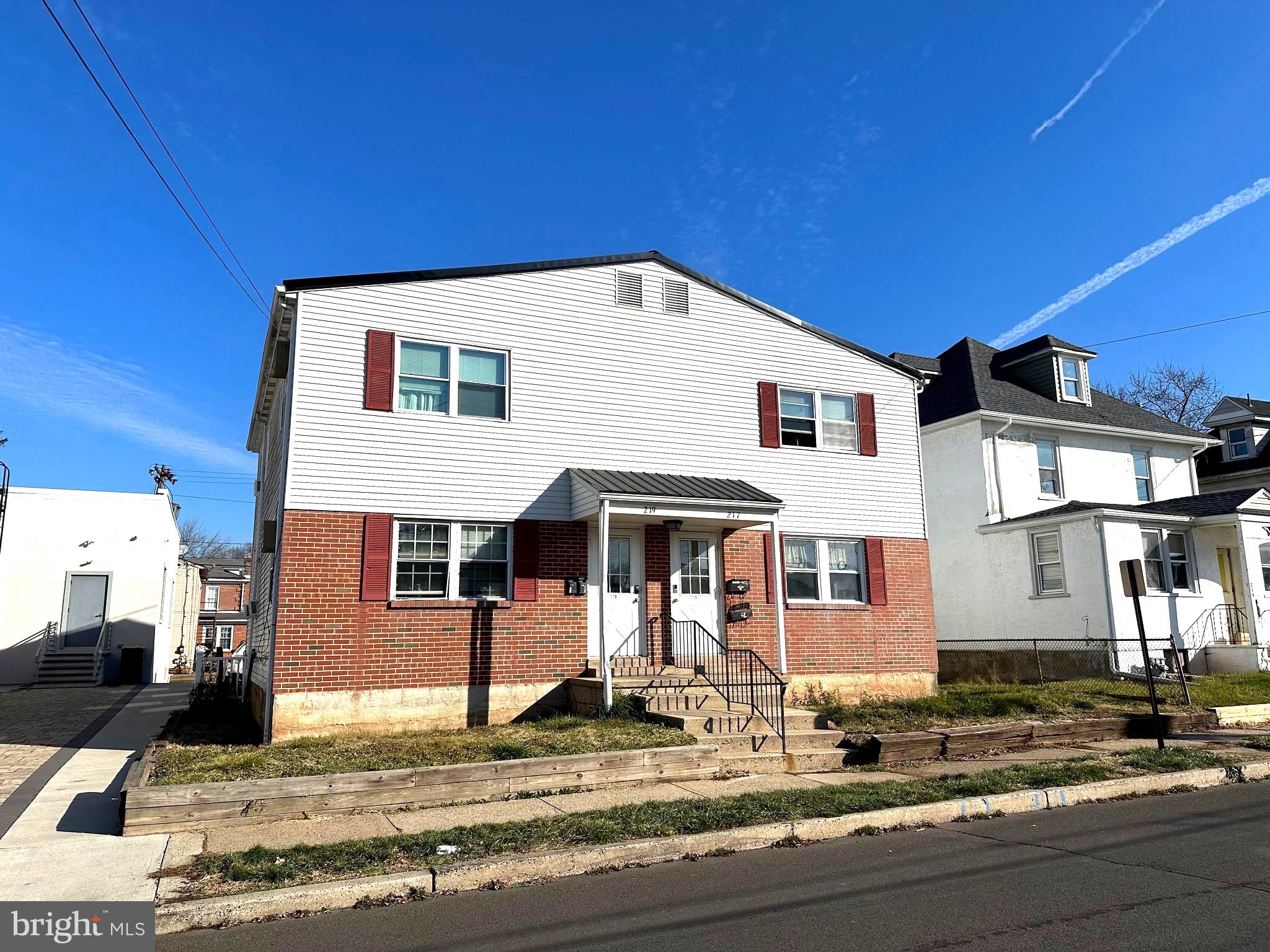 One bedroom share available in convenient location right across from Lansdale train station. Room shares kitchen and bath with 2 other units. Rent includes ALL utilities. First, last security due at lease signing.