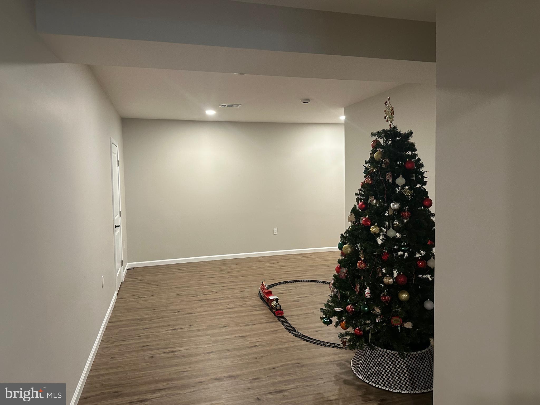 STONEWALL MANOR - Residential