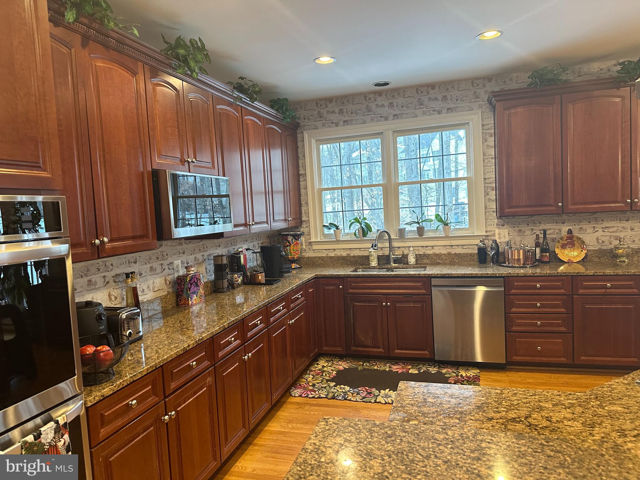 STONEWALL MANOR - Residential