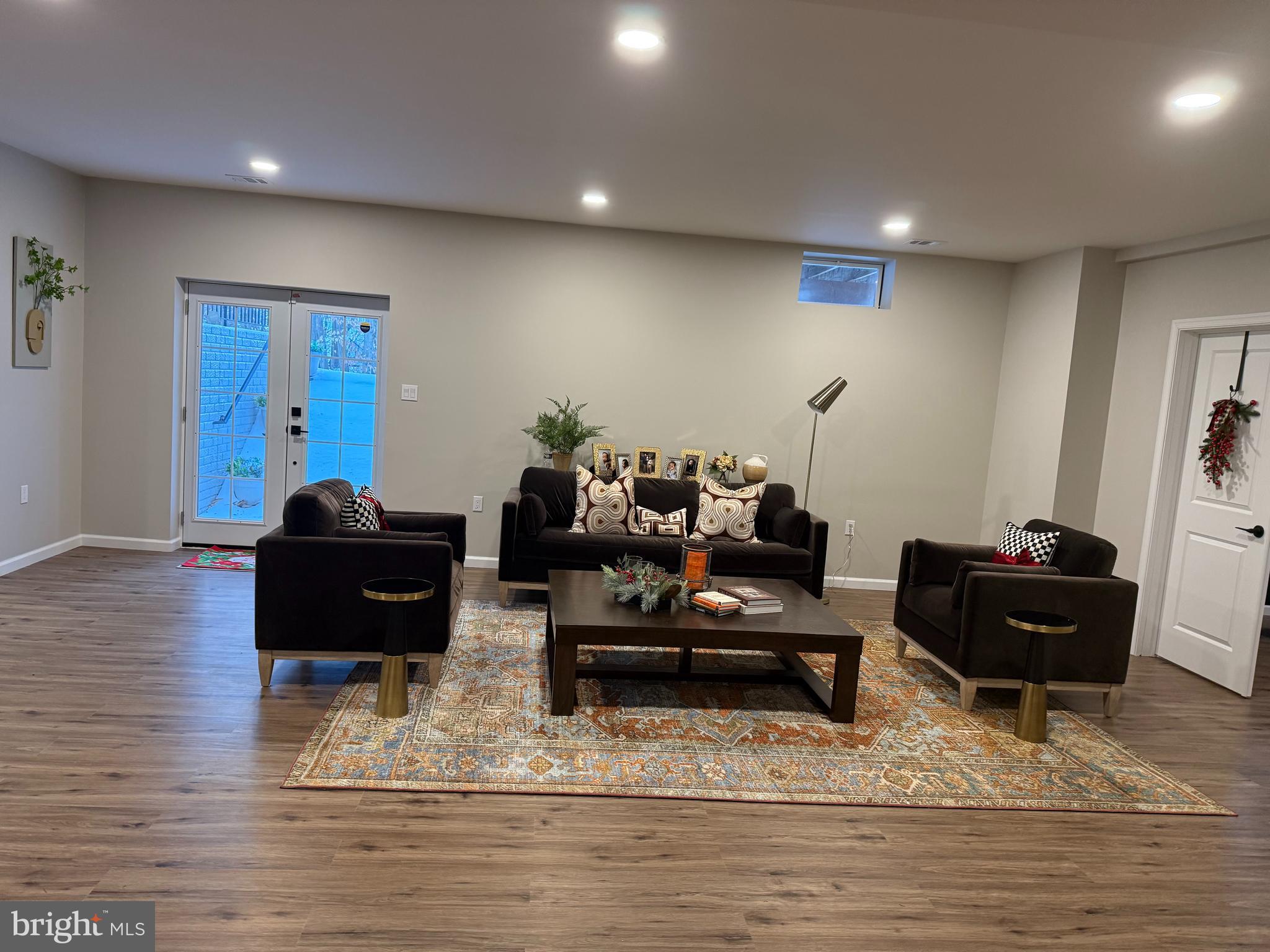 STONEWALL MANOR - Residential