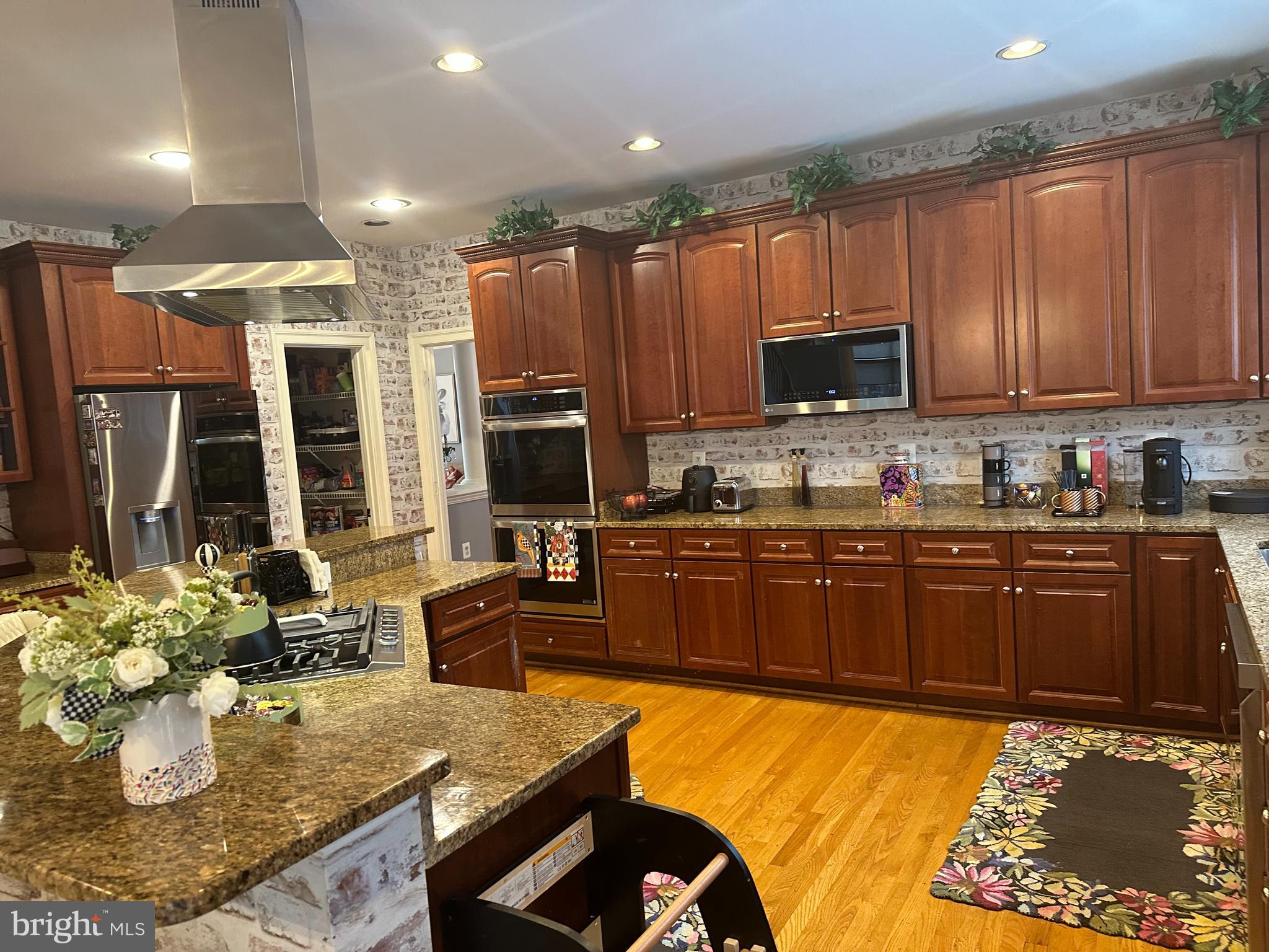 STONEWALL MANOR - Residential