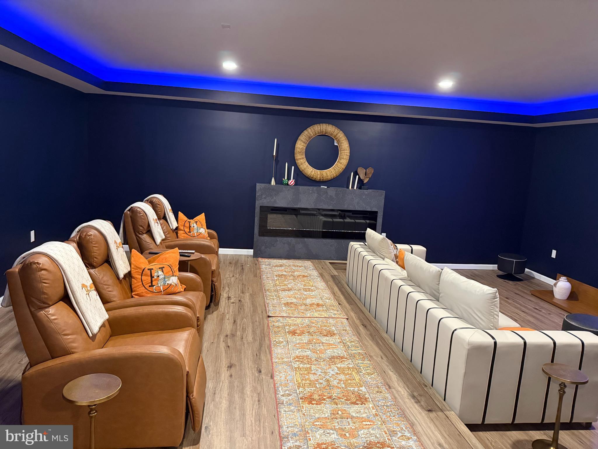 STONEWALL MANOR - Residential