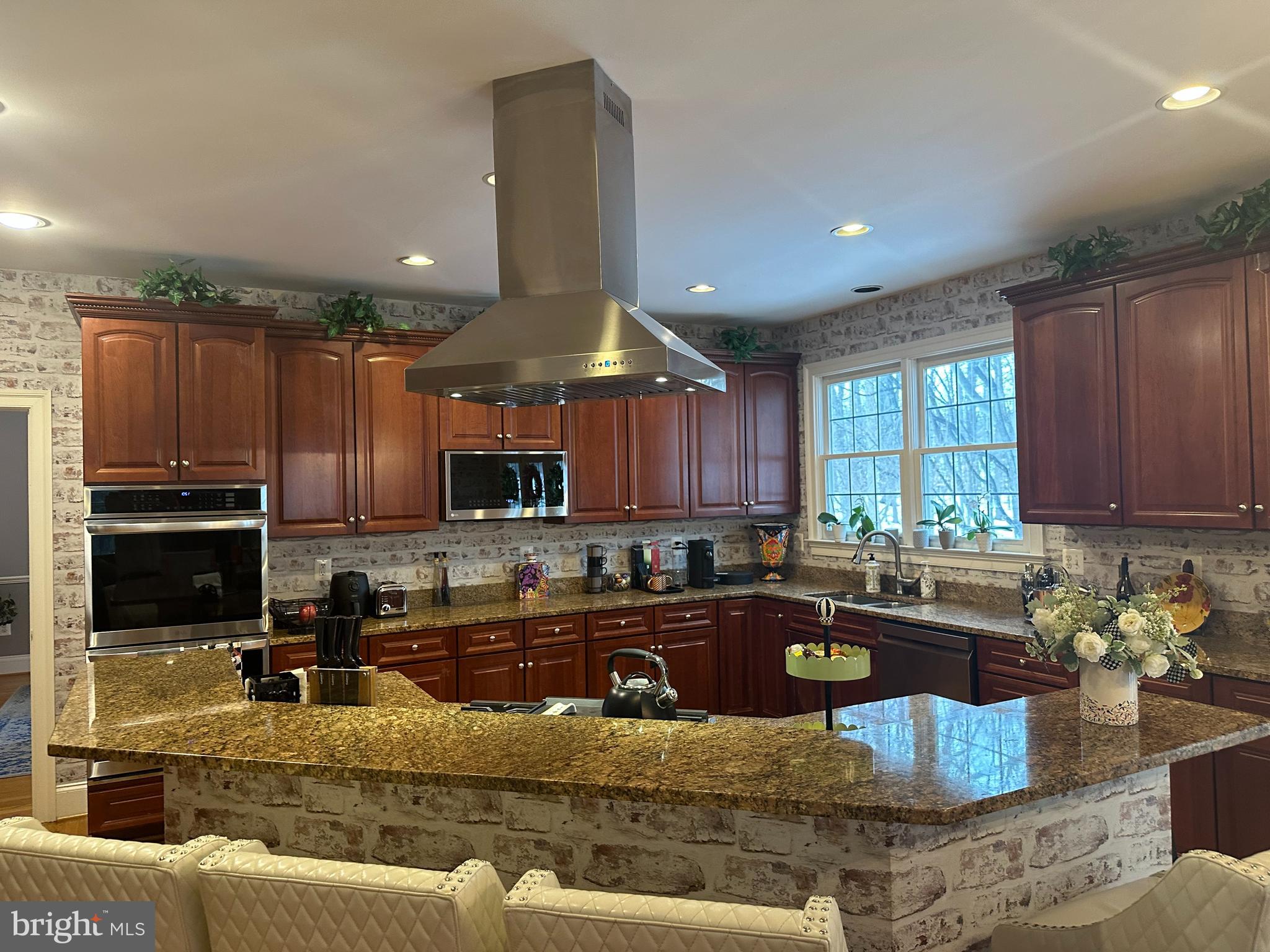 STONEWALL MANOR - Residential