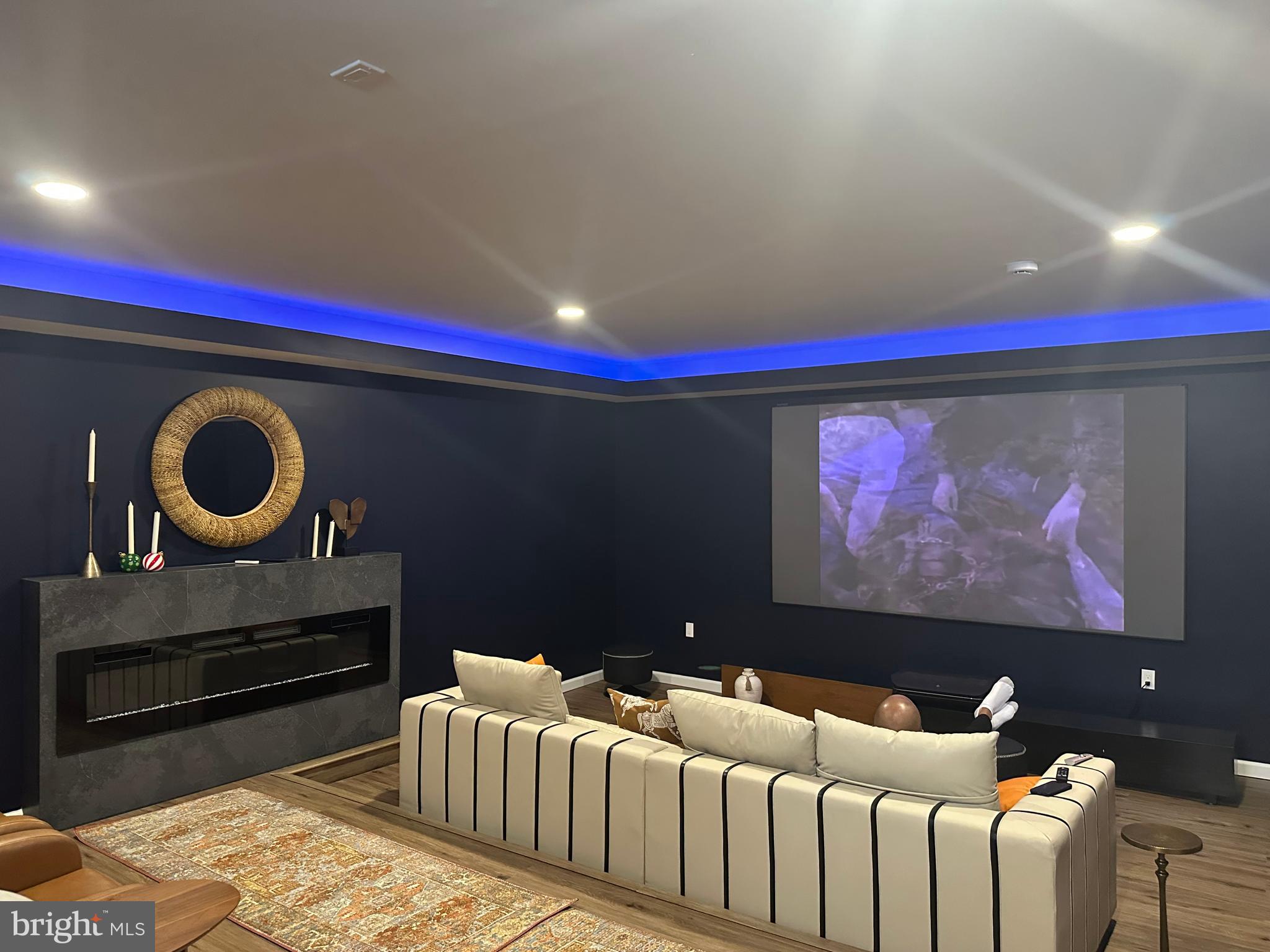 STONEWALL MANOR - Residential