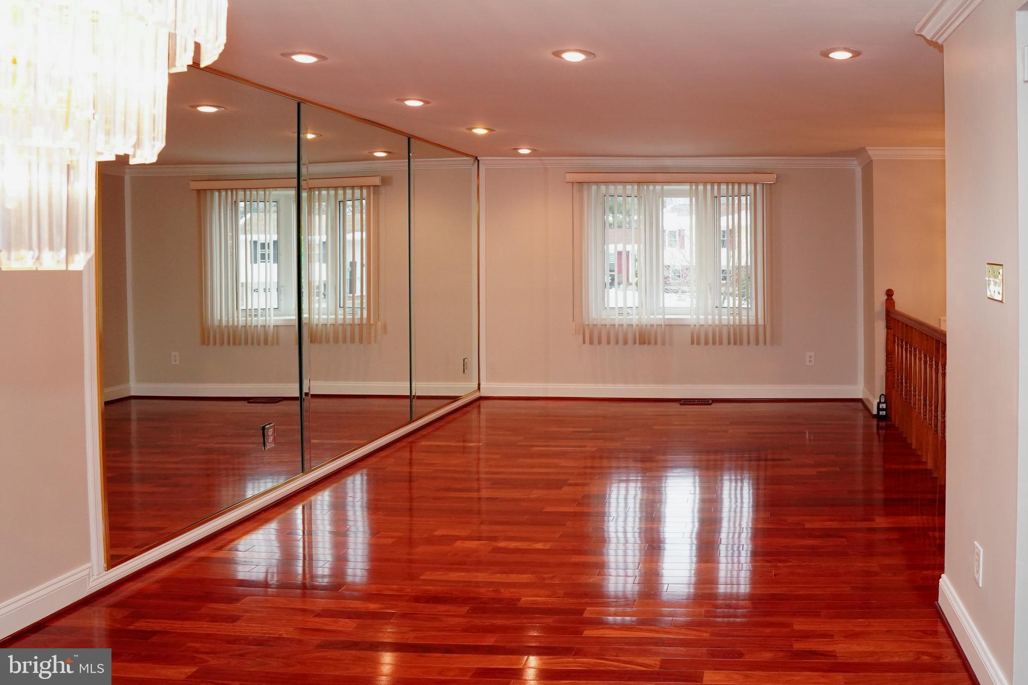 WOODBRIDGE VALLEY - Residential