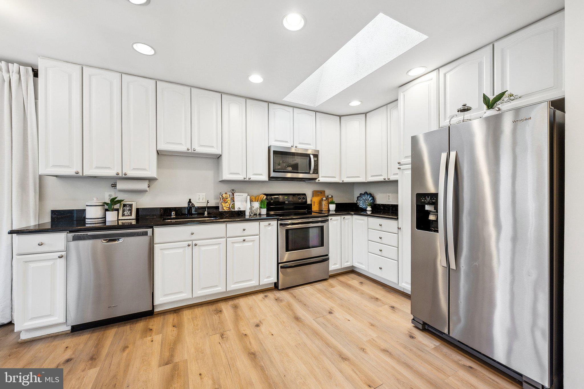 MONTCLAIR ISLAND - Residential