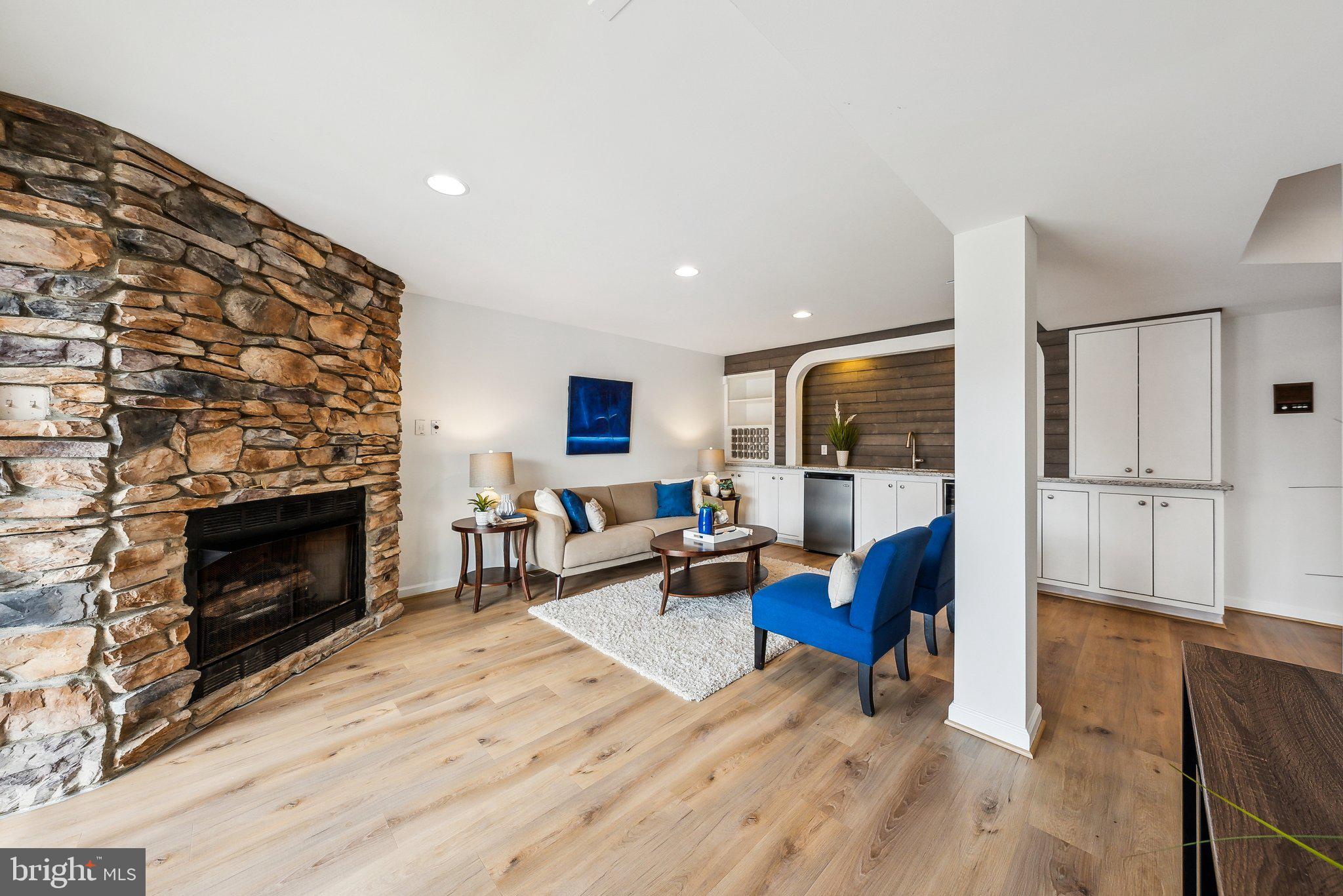 MONTCLAIR ISLAND - Residential