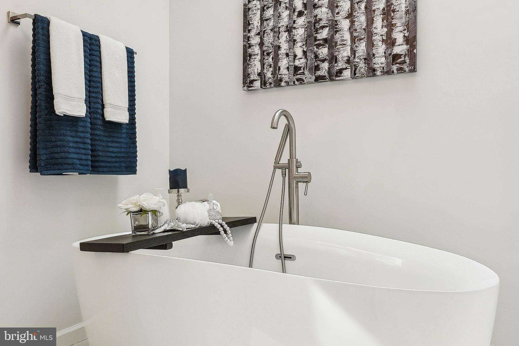 MONTCLAIR ISLAND - Residential