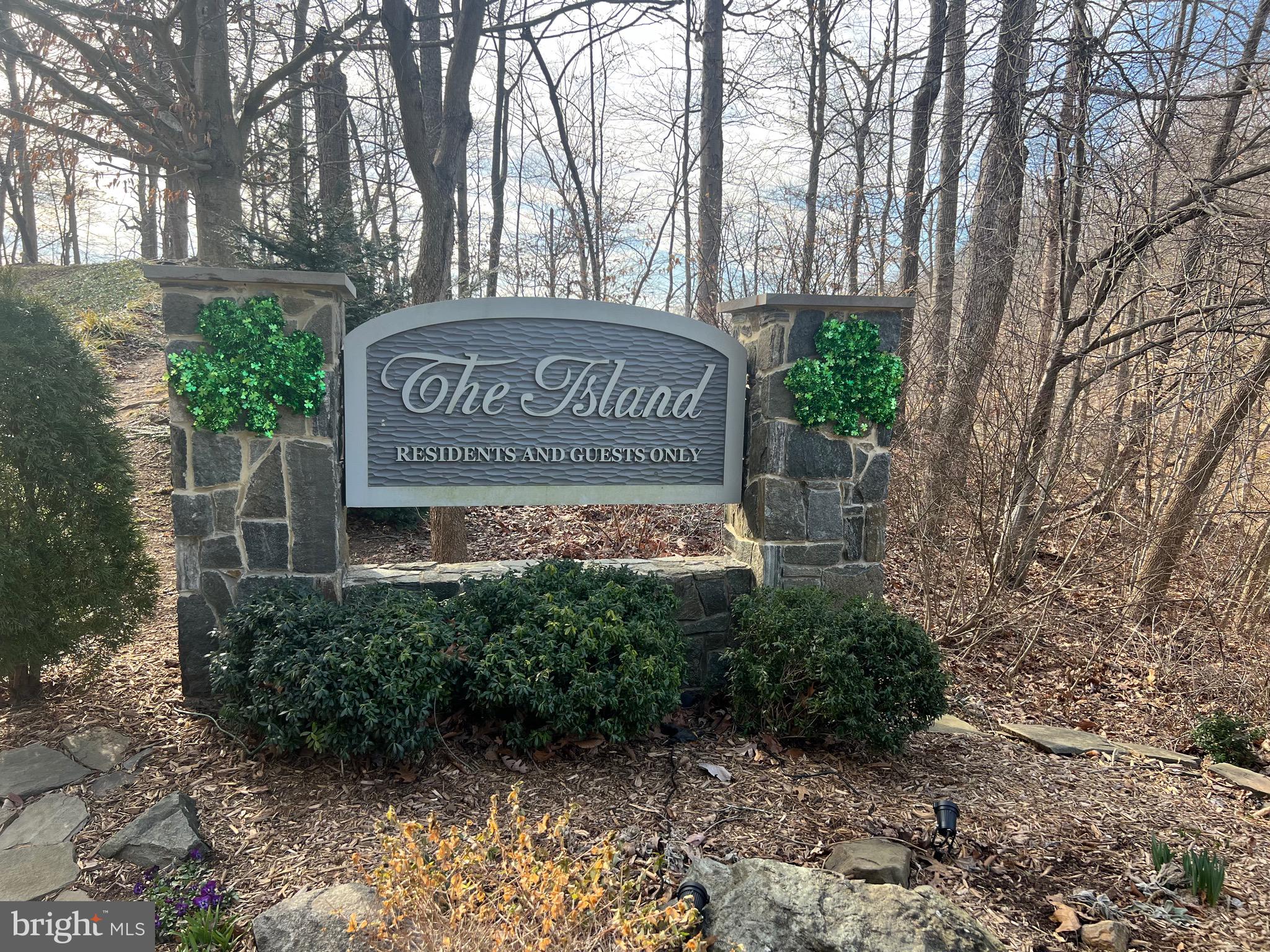 MONTCLAIR ISLAND - Residential