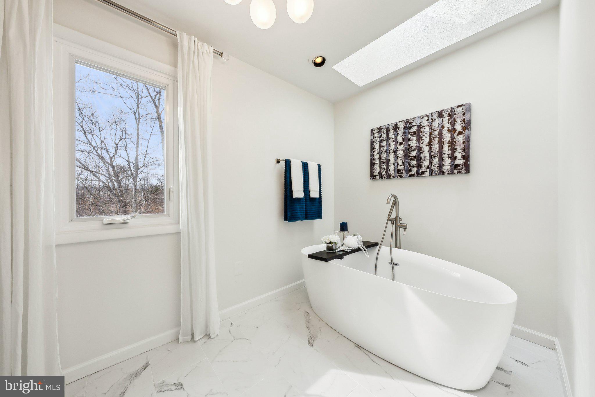 MONTCLAIR ISLAND - Residential