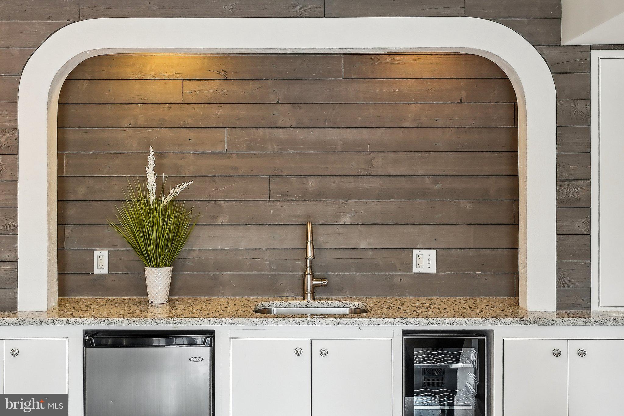 MONTCLAIR ISLAND - Residential