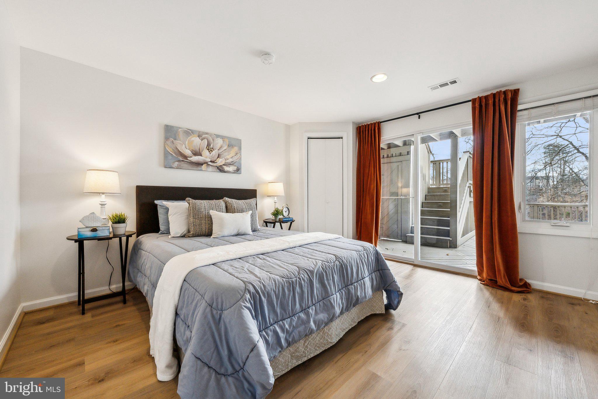 MONTCLAIR ISLAND - Residential