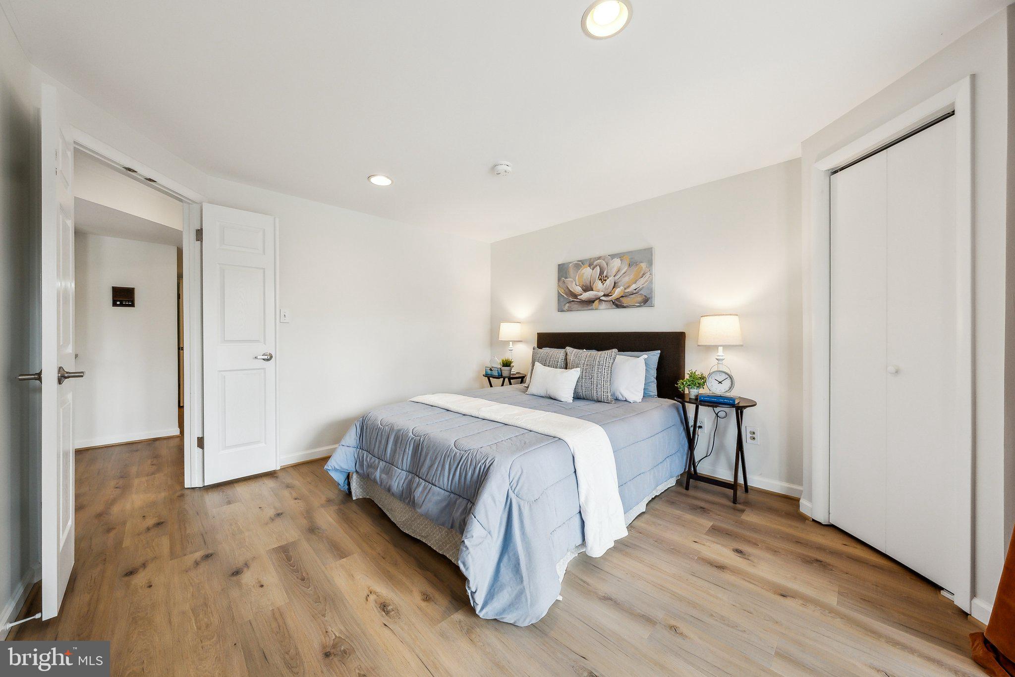 MONTCLAIR ISLAND - Residential