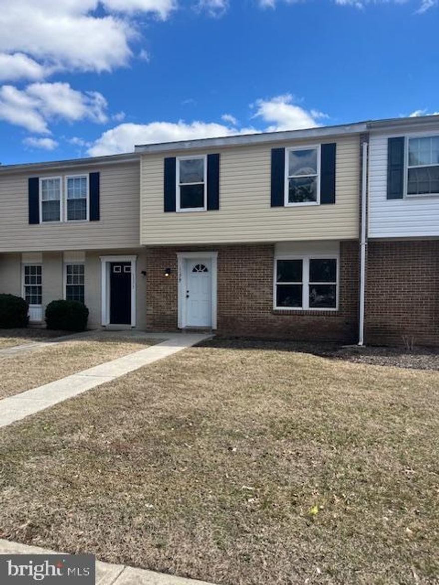 4 bedroom townhome close to SU and downtown. Great investment  with SOLID rental history or perfect for first time home buyers. Owner has remodeled everything with new flooring, paint & more. Call listing agent for info on HOA fees. These include water/sewer, trash, lawn care etc.
