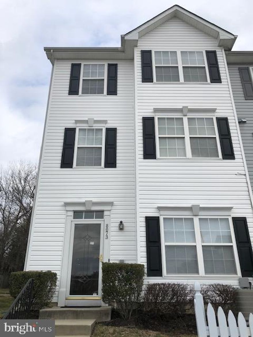 This spectacular with open layout * 3 bedroom, 2 1/2 bath home with a GOURMET kitchen,complete with ALL stainless steel appliances * great floor plan, HUGE master suite w/ sitting area,private bath, his & hers sinks, soaking tub & separate shower* Very close to Ft MEADE, NSA,Arundel mills mall..
