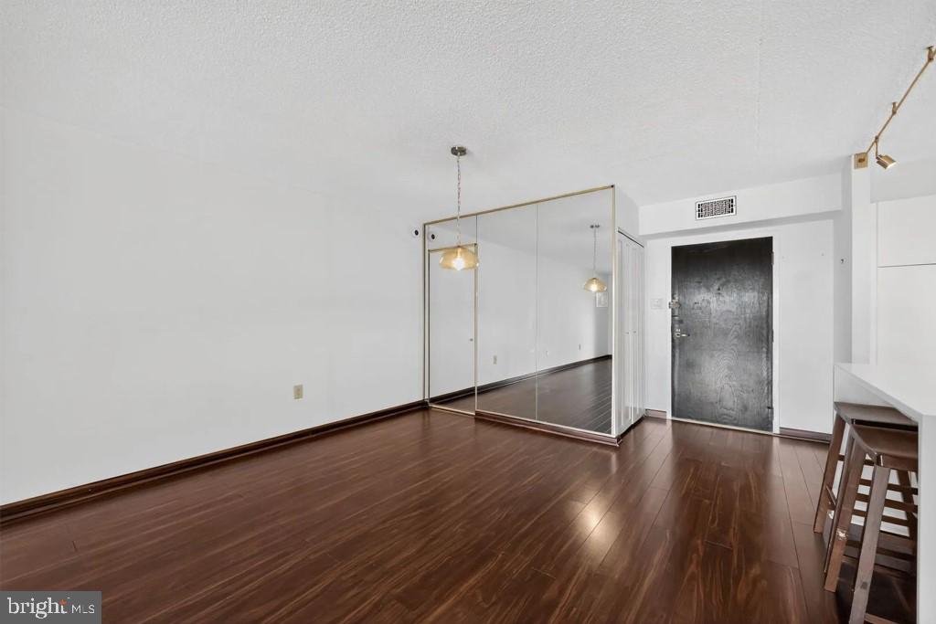 VALLEY FORGE TOWER - Residential