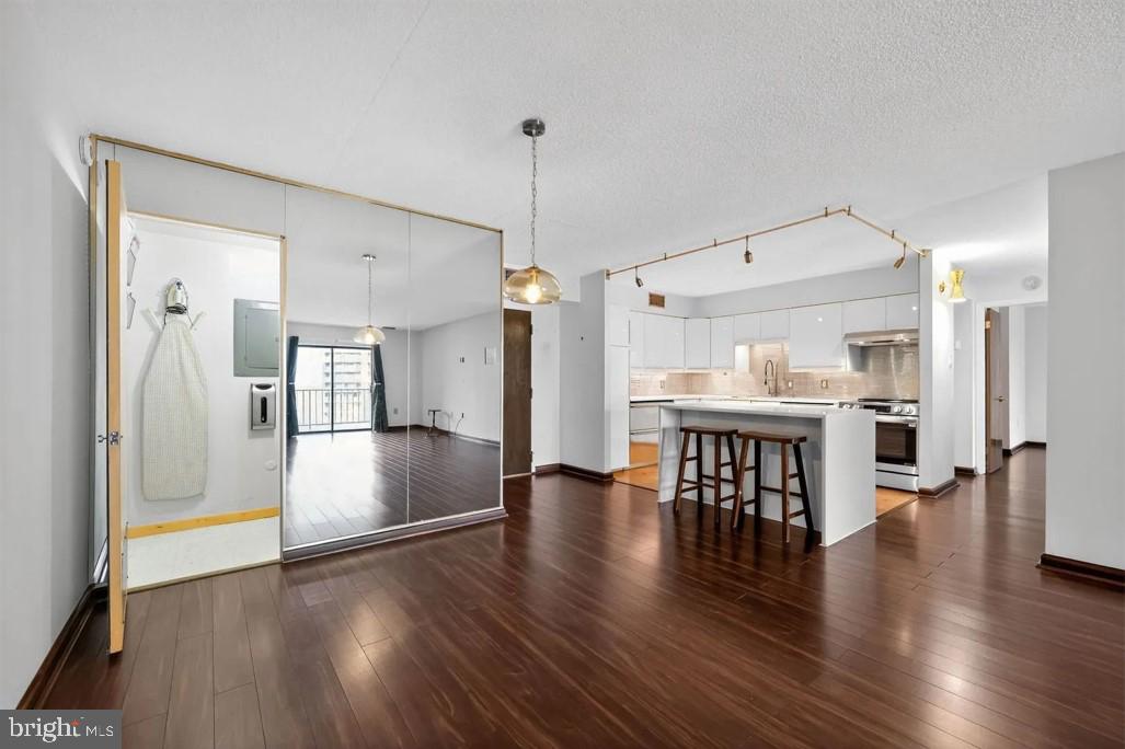 VALLEY FORGE TOWER - Residential