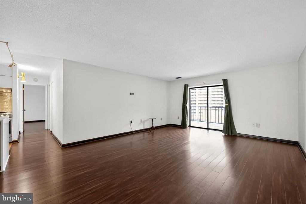 VALLEY FORGE TOWER - Residential