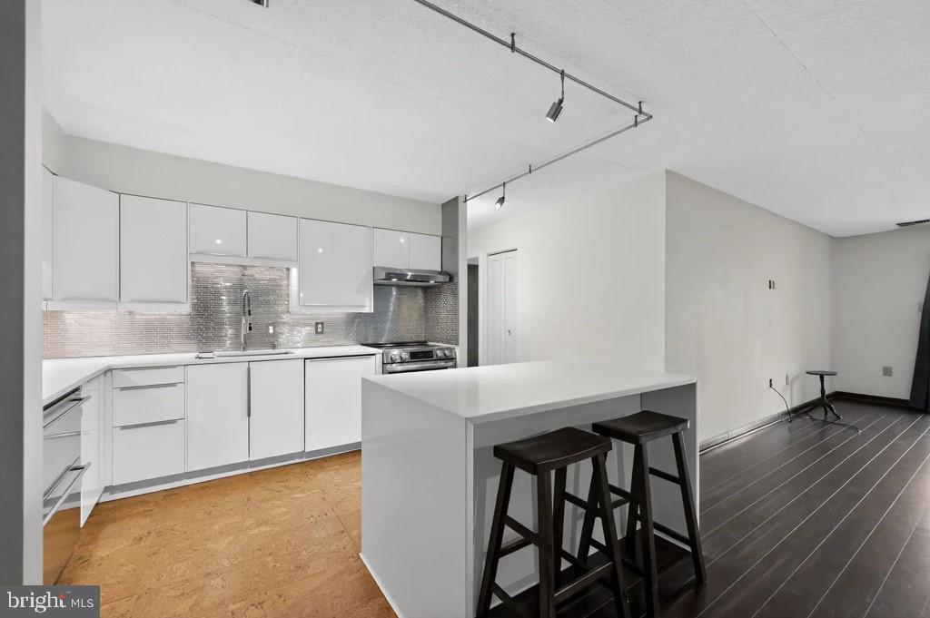 VALLEY FORGE TOWER - Residential