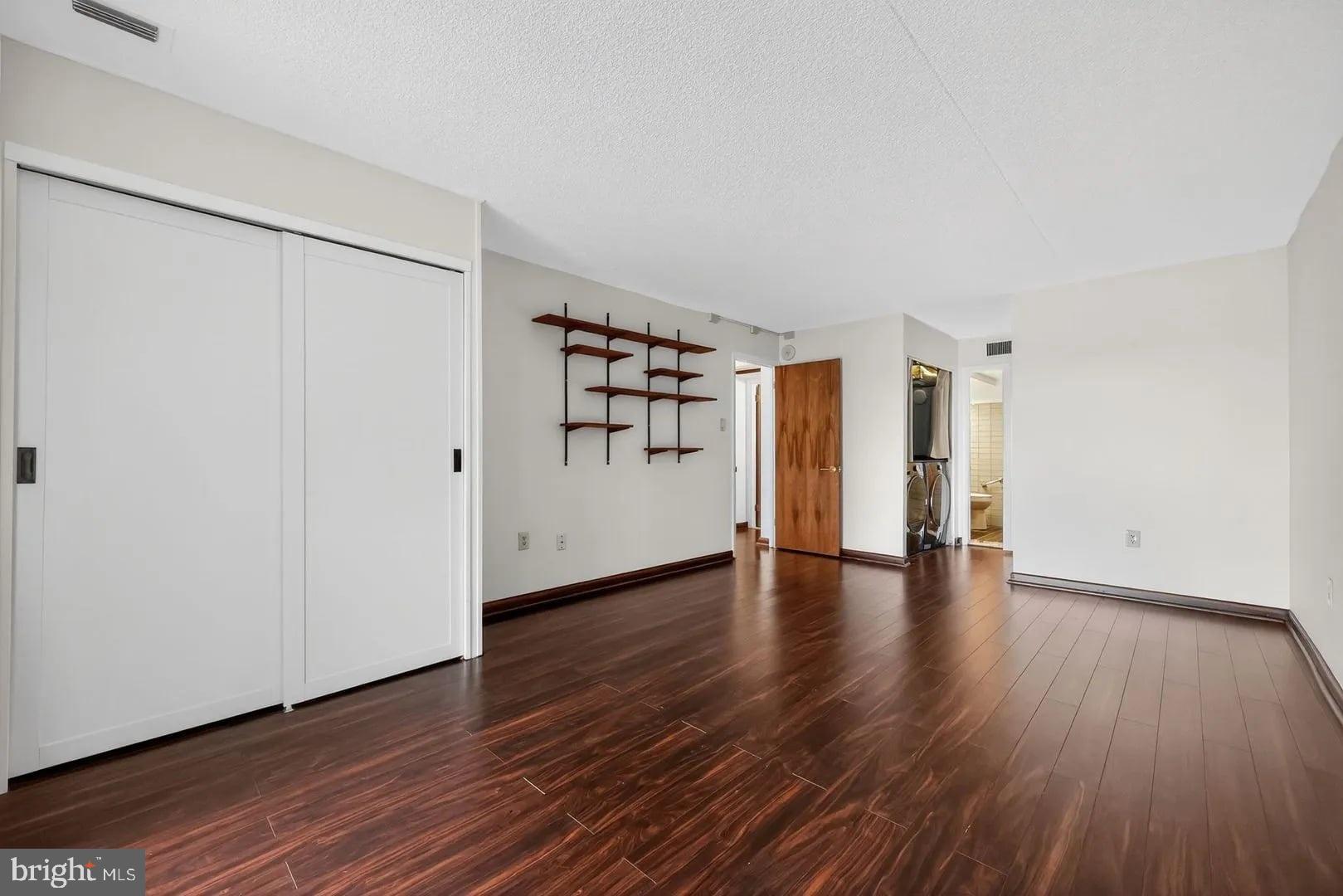 VALLEY FORGE TOWER - Residential