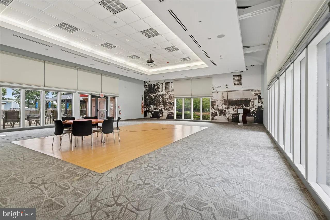 VALLEY FORGE TOWER - Residential