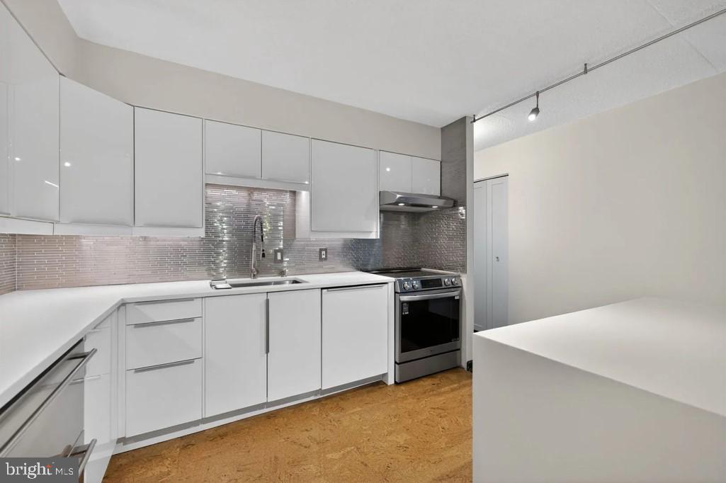 VALLEY FORGE TOWER - Residential