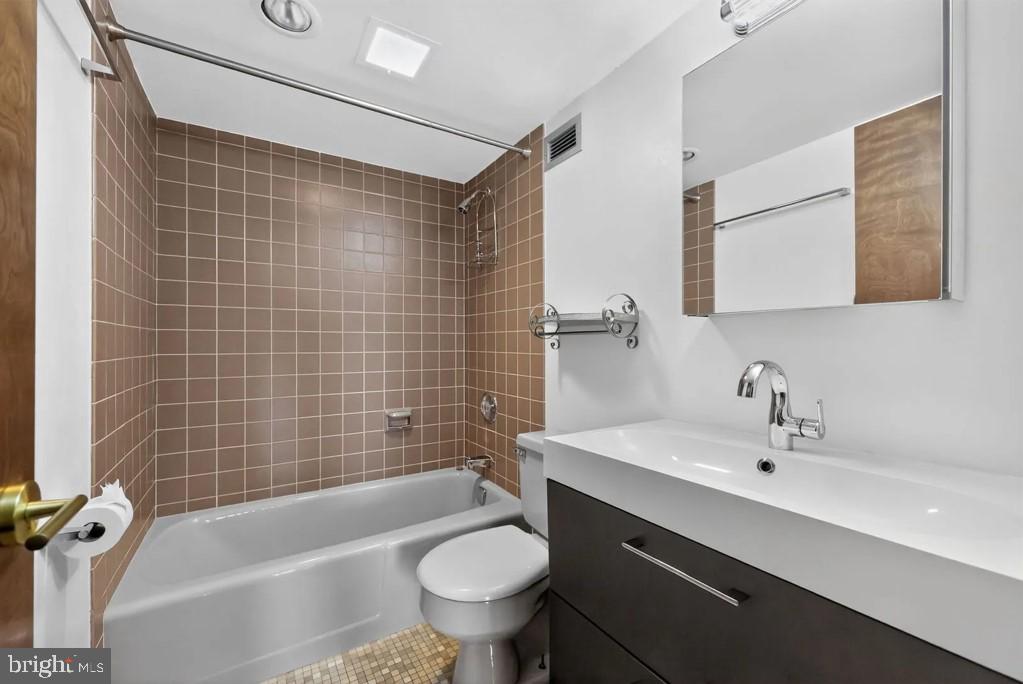 VALLEY FORGE TOWER - Residential