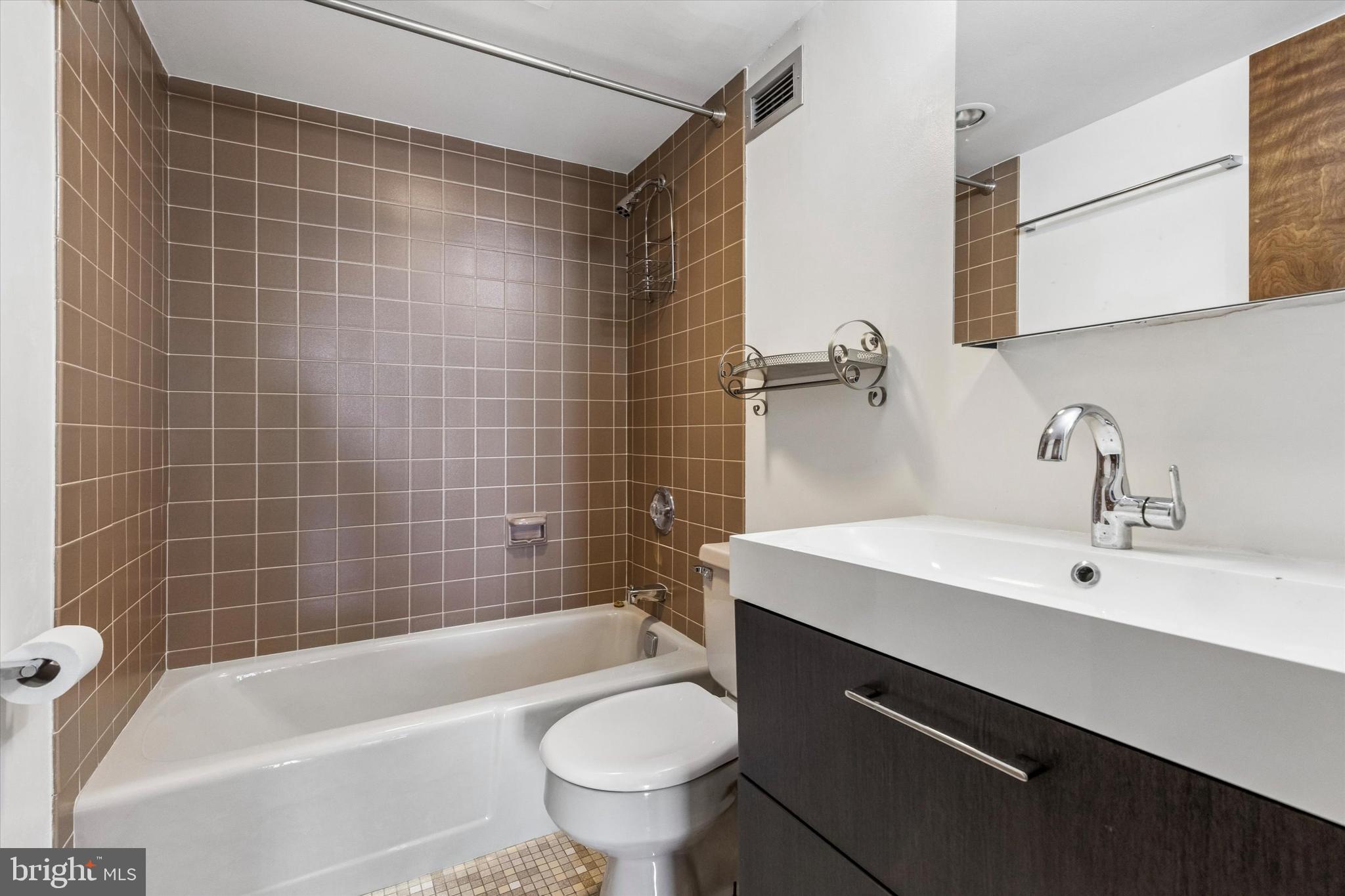 VALLEY FORGE TOWER - Residential