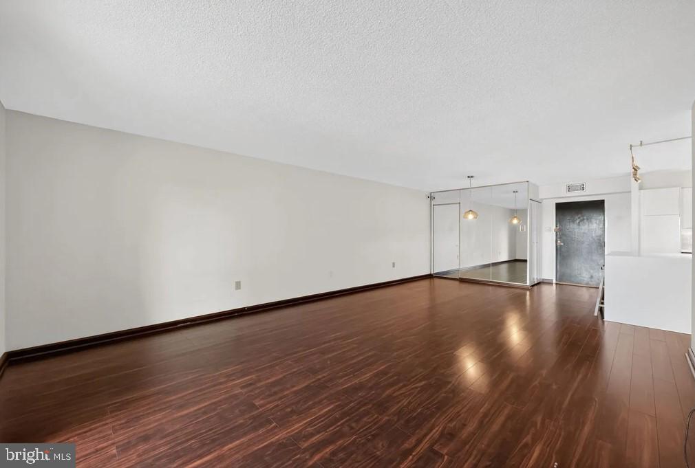 VALLEY FORGE TOWER - Residential