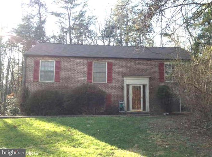 great rental home for families or either people attending George Mason Univ.,exterior, interior, and landscaping has been maintained and updated recently, Great neighborhood for families, quiet and not boring