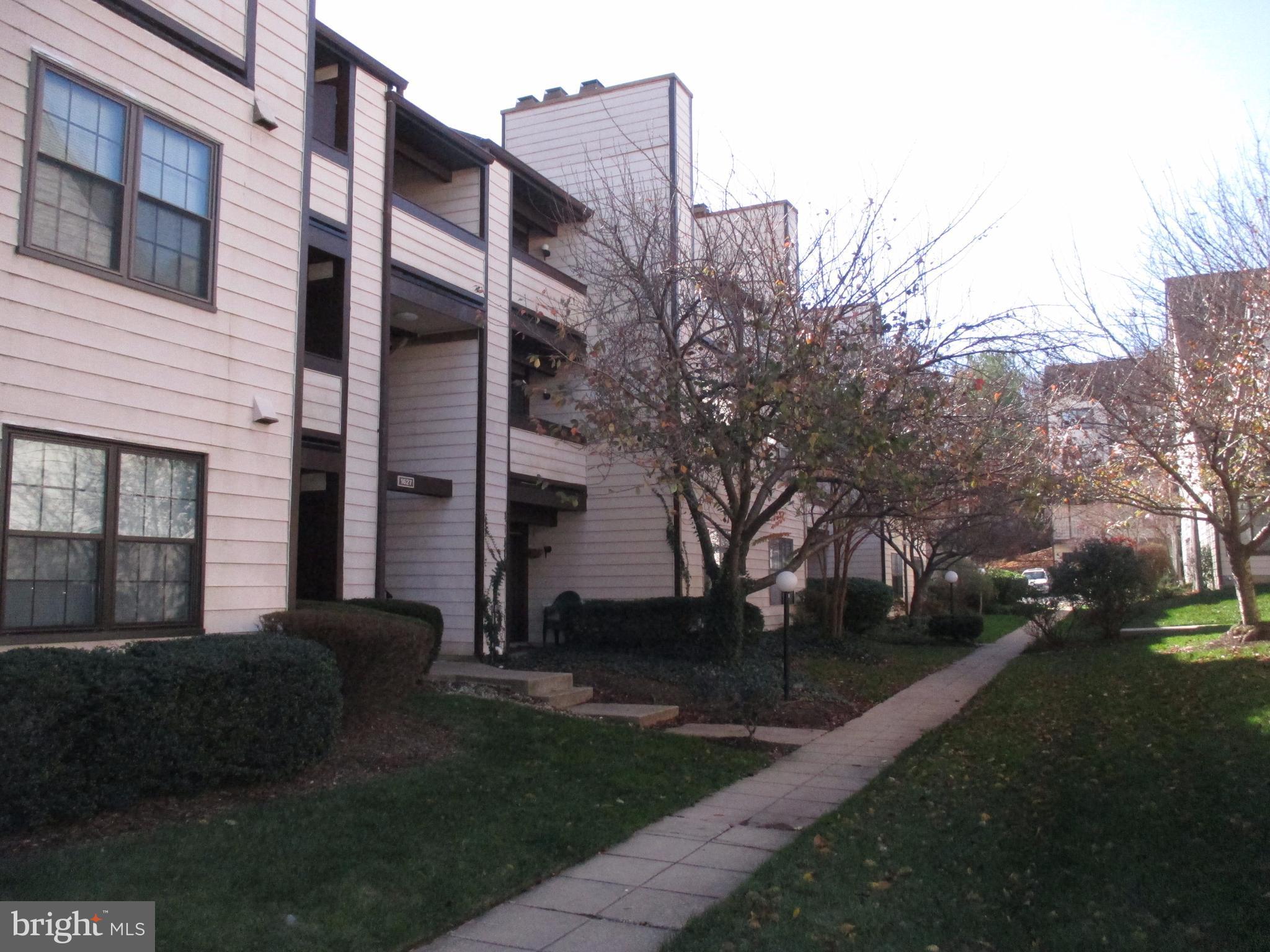 First floor 1BR/1BA condo located in Silver Spring. Features include hardwood flooring, separate living room/dining room area and eat-in galley kitchen with new appliances, tiled floors, breakfast bar and custom wine rack. Bedroom has plenty of closet space and leads to full bath with tiled shower enclosure and new vanity! Separate laundry area with washer/dryer included. Large private balcony!