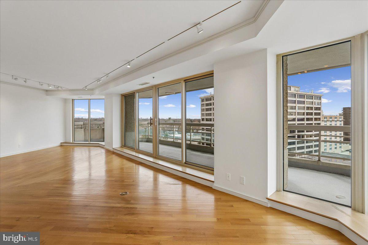 SOMERSET HOUSE - Residential