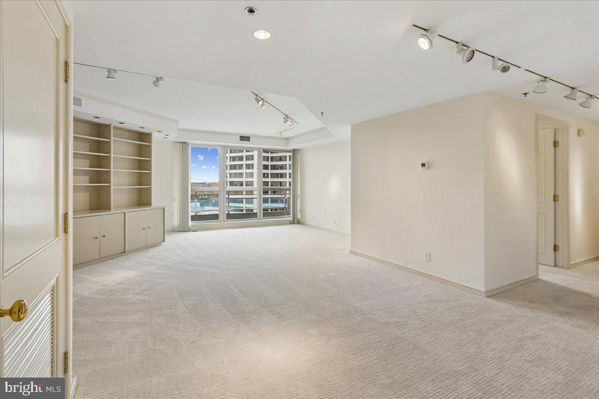 SOMERSET HOUSE - Residential